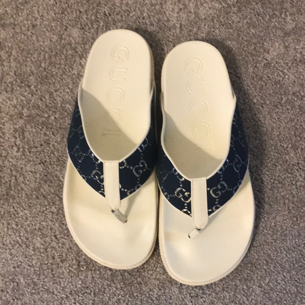 Gucci flip flops. With dustbag and box. Never worn